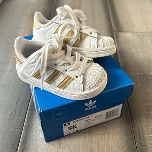 Toddler Adidas Superstars White/Gold Size 5